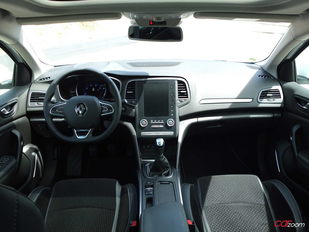Renault Mégane Grand Coupe Executive 1.2 tCe: Elegância inovadora! 21