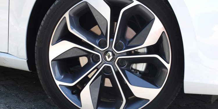 Renault Mégane Grand Coupe Executive 1.2 tCe: Elegância inovadora! 27