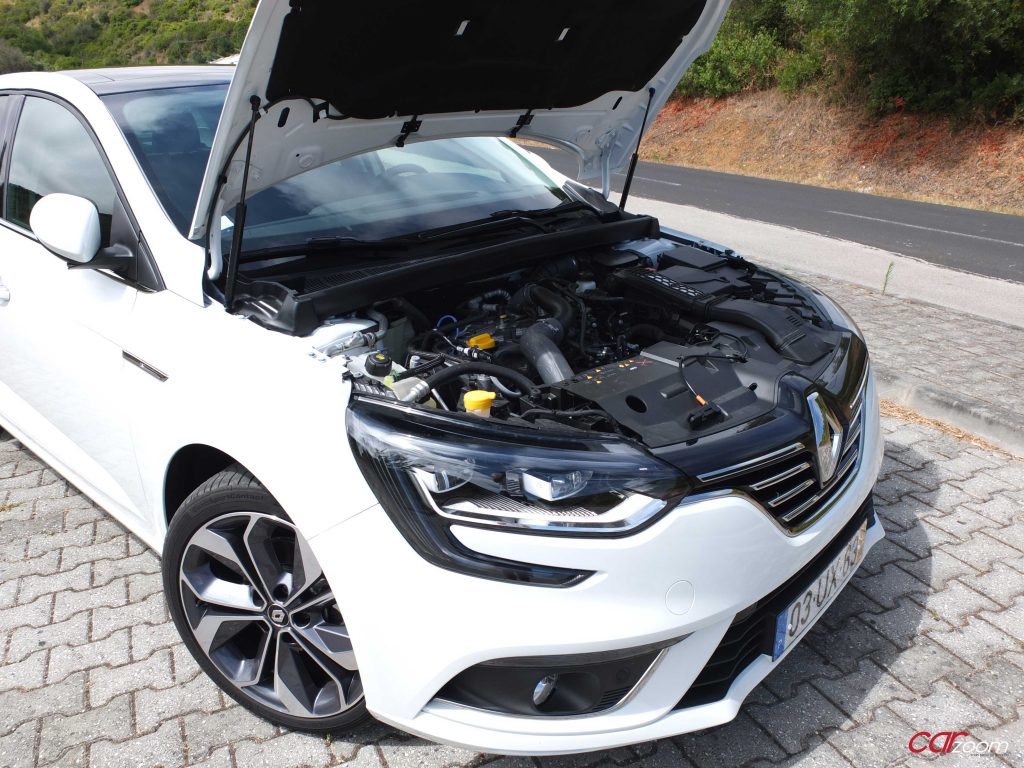 Renault Mégane Grand Coupe Executive 1.2 tCe: Elegância inovadora! 24
