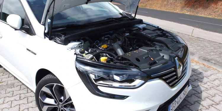 Renault Mégane Grand Coupe Executive 1.2 tCe: Elegância inovadora! 57