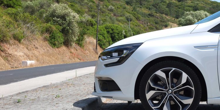 Renault Mégane Grand Coupe Executive 1.2 tCe: Elegância inovadora! 29