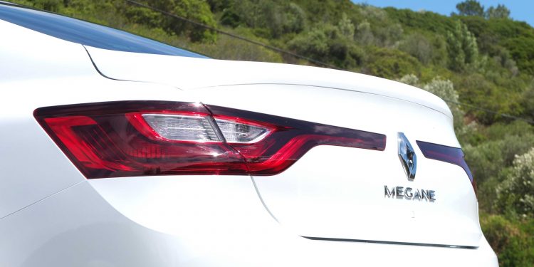 Renault Mégane Grand Coupe Executive 1.2 tCe: Elegância inovadora! 32