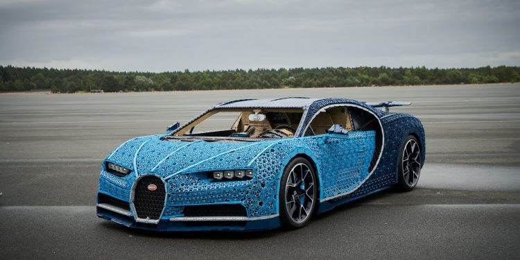 Este Bugatti Chiron em LEGO com tamanho real é o sonho de qualquer criança! 33