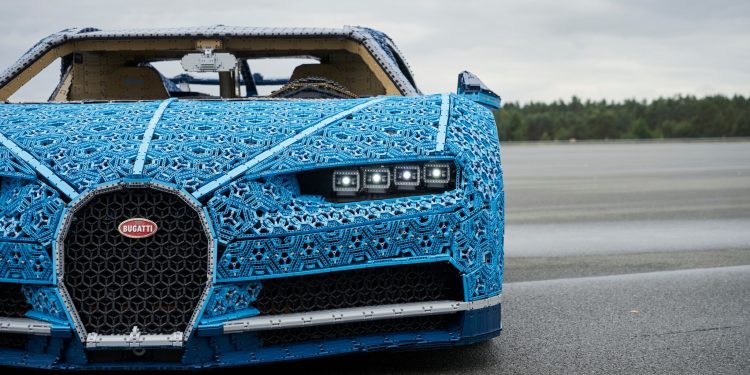 Este Bugatti Chiron em LEGO com tamanho real é o sonho de qualquer criança! 36