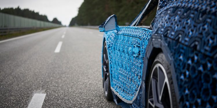 Este Bugatti Chiron em LEGO com tamanho real é o sonho de qualquer criança! 42