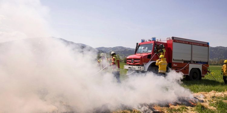 Este Mercedes Unimog é o melhor camião de combate aos incêndios de sempre! 15