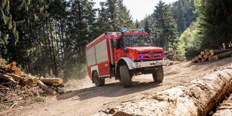 Este Mercedes Unimog é o melhor camião de combate aos incêndios de sempre! 13