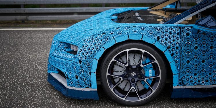 Este Bugatti Chiron em LEGO com tamanho real é o sonho de qualquer criança! 43