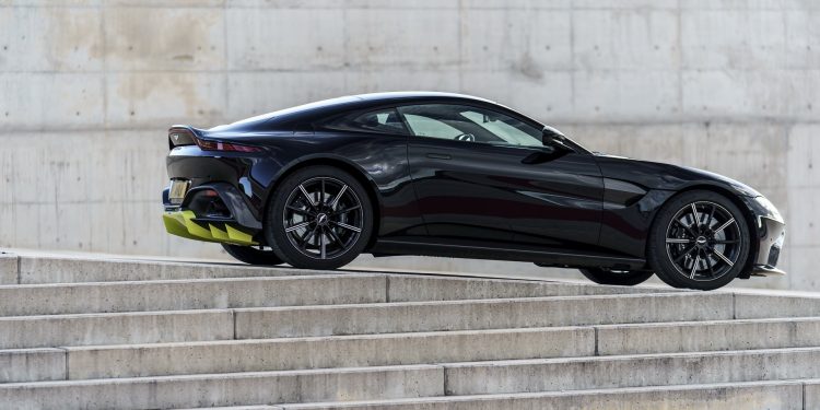 Aston Martin entra na bolsa de valores de Londres no próximo mês! 14