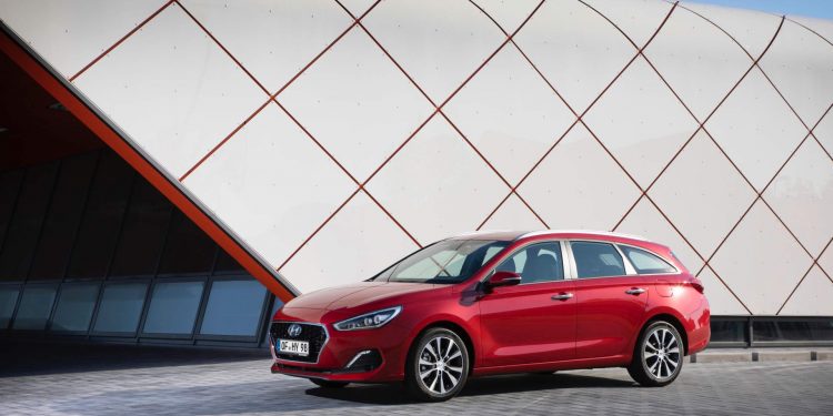 Hyundai i30 e i30 SW recebem novos diesel e actualizações no design em 2019! 36