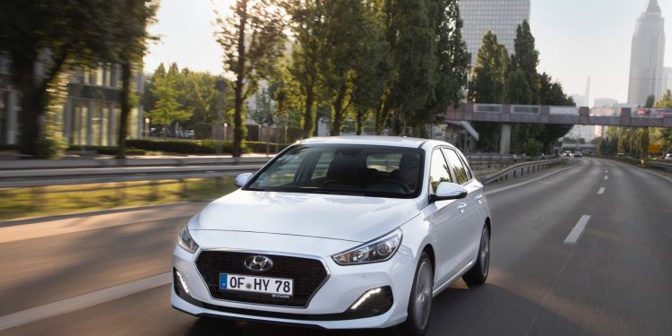 Hyundai i30 e i30 SW recebem novos diesel e actualizações no design em 2019! 31