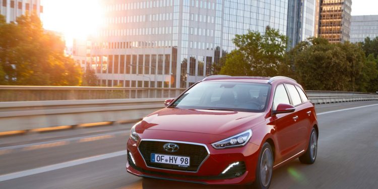 Hyundai i30 e i30 SW recebem novos diesel e actualizações no design em 2019! 27