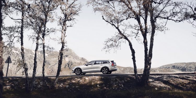 Esta é a nova Volvo V60 Cross Country! 38