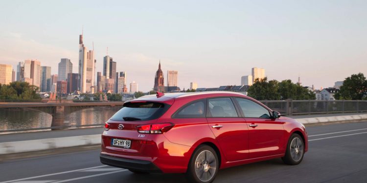 Hyundai i30 e i30 SW recebem novos diesel e actualizações no design em 2019! 28