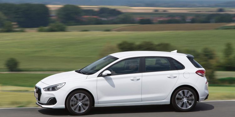 Hyundai i30 e i30 SW recebem novos diesel e actualizações no design em 2019! 35