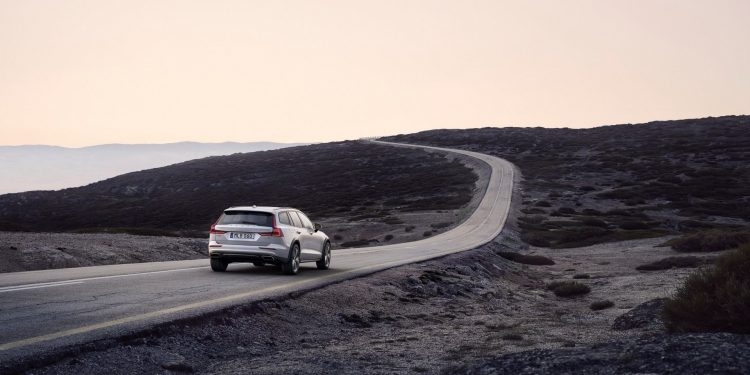 Esta é a nova Volvo V60 Cross Country! 28