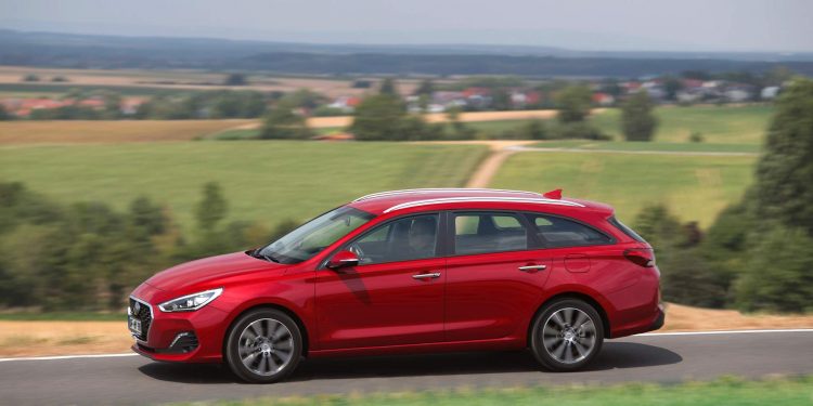 Hyundai i30 e i30 SW recebem novos diesel e actualizações no design em 2019! 34