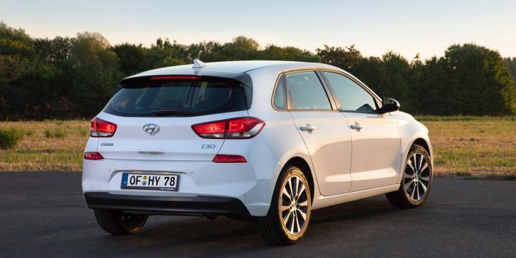 Hyundai i30 e i30 SW recebem novos diesel e actualizações no design em 2019! 15