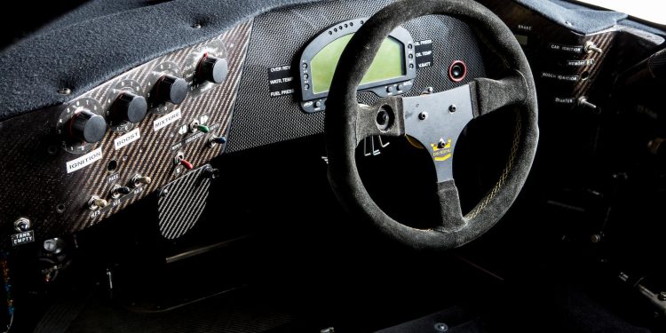 Este Jaguar XJR-11 Grupo C é a peça de Museu que queríamos na garagem! 13