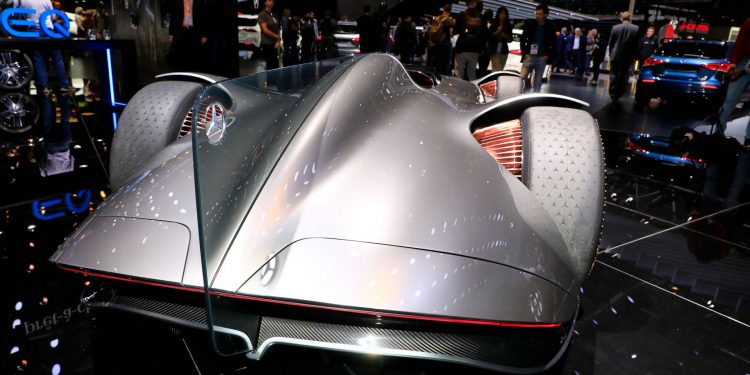 Mercedes volta aos anos 30 com o Vision EQ Silver Arrow! 43