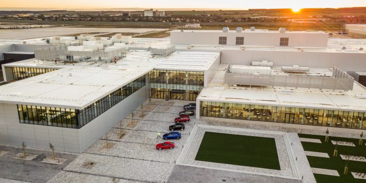 Nova fábrica Jaguar Land Rover na Eslováquia produzirá 100.000 automóveis por ano! 15