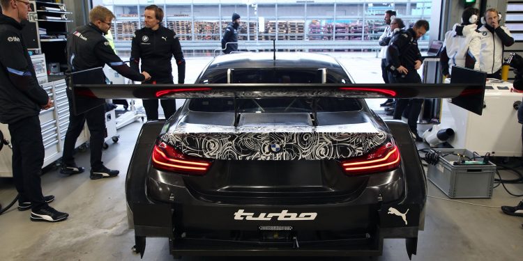 BMW M4 DTM com motor 2.0 Litros de 4 cilindros Turbo! 18