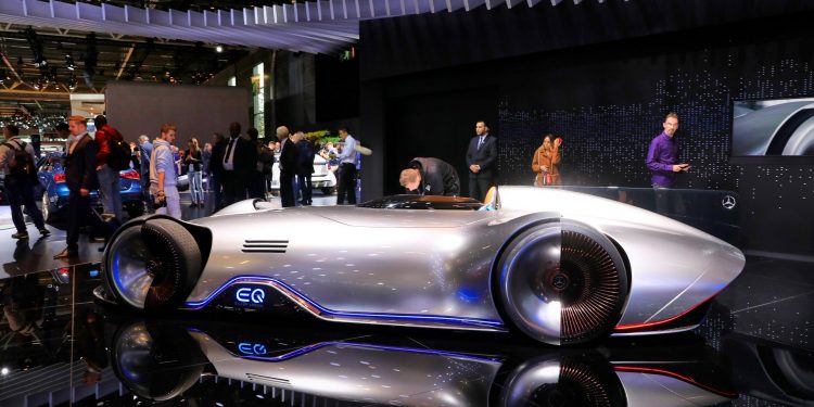 Mercedes volta aos anos 30 com o Vision EQ Silver Arrow! 56