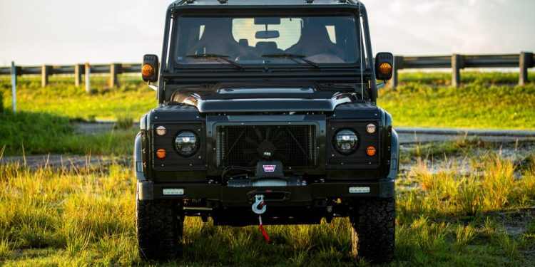 Land Rover Defender Project Evolution: "Primeira classe" com motor Corvette! 17