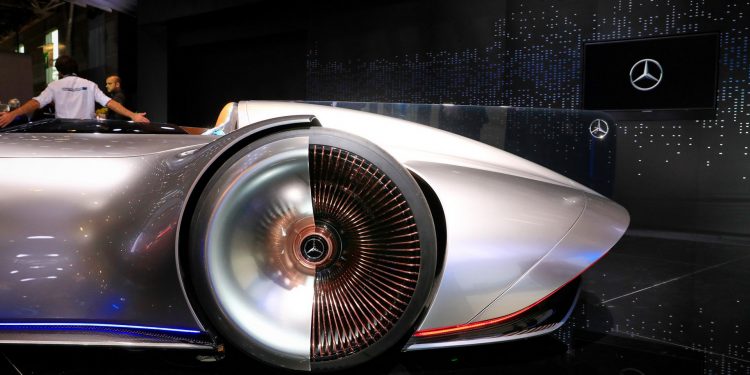 Mercedes volta aos anos 30 com o Vision EQ Silver Arrow! 54