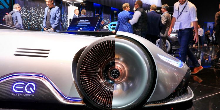 Mercedes volta aos anos 30 com o Vision EQ Silver Arrow! 38