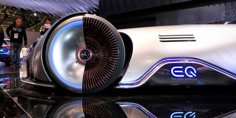 Mercedes volta aos anos 30 com o Vision EQ Silver Arrow! 51