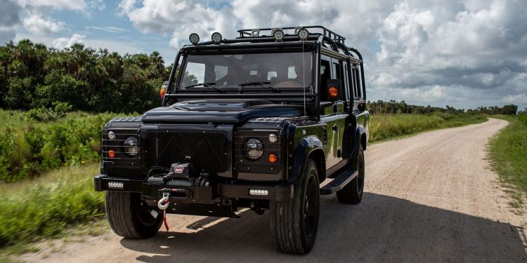 Land Rover Defender Project Evolution: "Primeira classe" com motor Corvette! 23