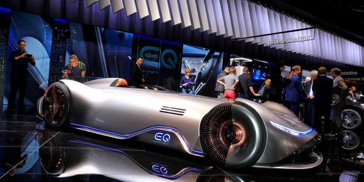 Mercedes volta aos anos 30 com o Vision EQ Silver Arrow! 49