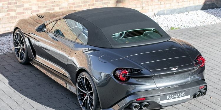 Este Aston Martin Vanquish Zagato Volante raríssimo vai a leilão! 28