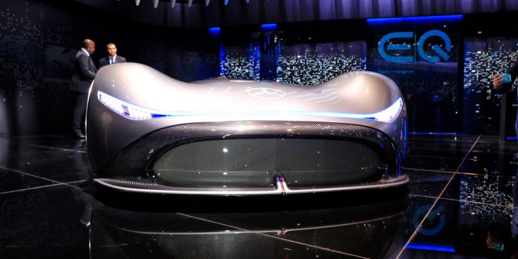 Mercedes volta aos anos 30 com o Vision EQ Silver Arrow! 70