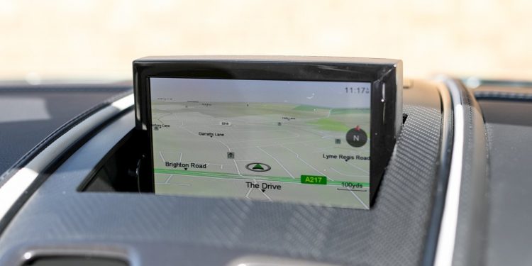 Este Aston Martin Vanquish Zagato Volante raríssimo vai a leilão! 44