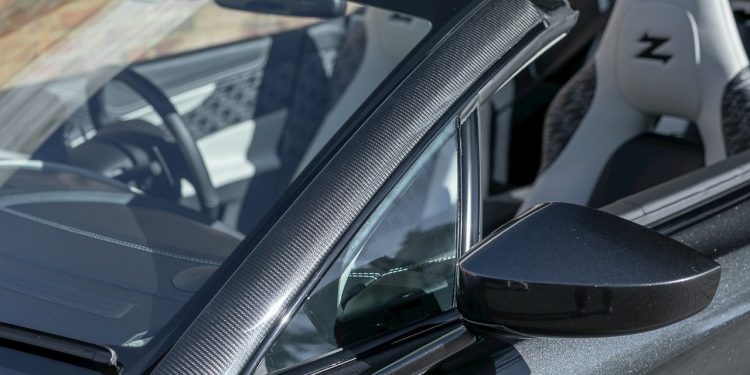 Este Aston Martin Vanquish Zagato Volante raríssimo vai a leilão! 46