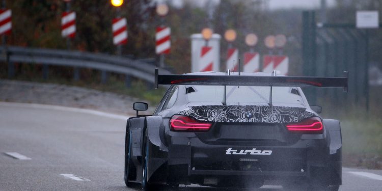 BMW M4 DTM com motor 2.0 Litros de 4 cilindros Turbo! 14