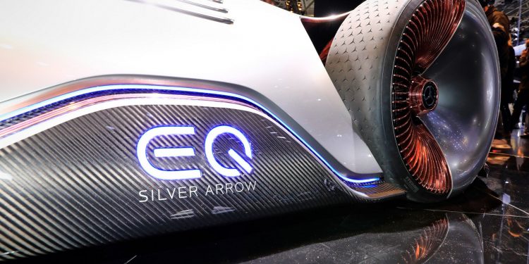 Mercedes volta aos anos 30 com o Vision EQ Silver Arrow! 44