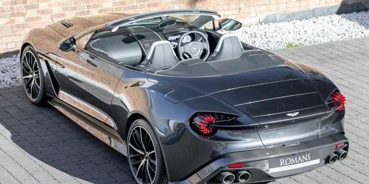 Este Aston Martin Vanquish Zagato Volante raríssimo vai a leilão! 25
