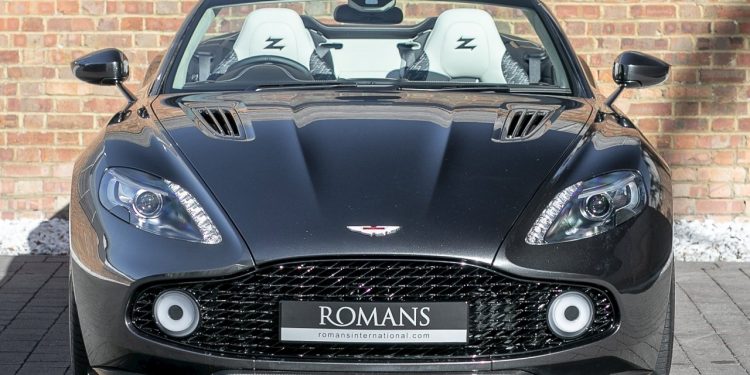 Este Aston Martin Vanquish Zagato Volante raríssimo vai a leilão! 24