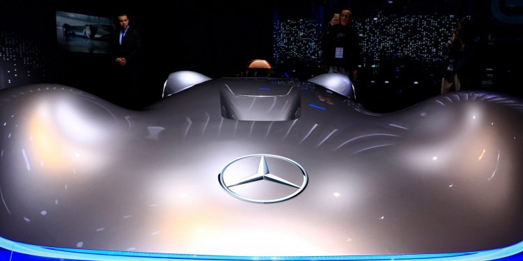 Mercedes volta aos anos 30 com o Vision EQ Silver Arrow! 60