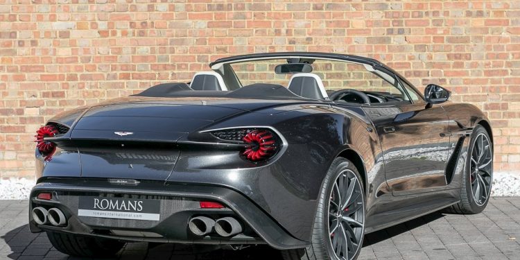 Este Aston Martin Vanquish Zagato Volante raríssimo vai a leilão! 36