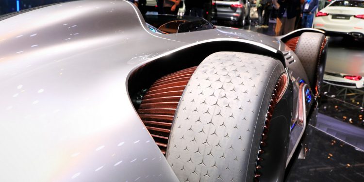 Mercedes volta aos anos 30 com o Vision EQ Silver Arrow! 46