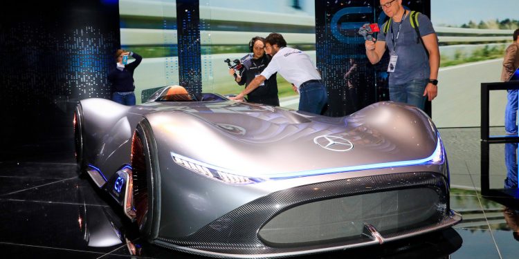 Mercedes volta aos anos 30 com o Vision EQ Silver Arrow! 62