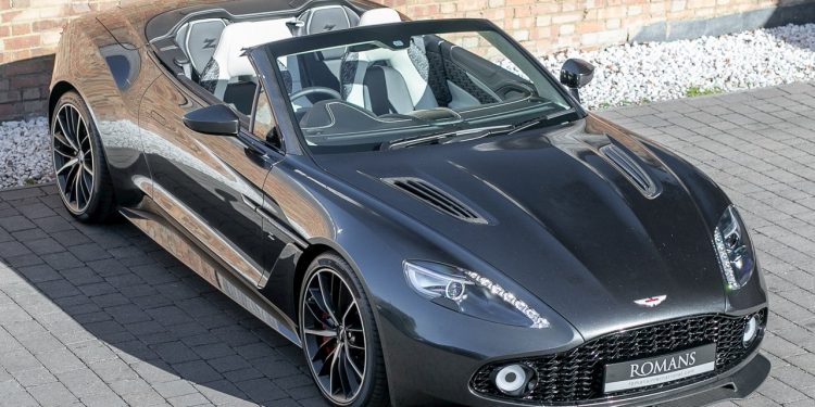Este Aston Martin Vanquish Zagato Volante raríssimo vai a leilão! 31