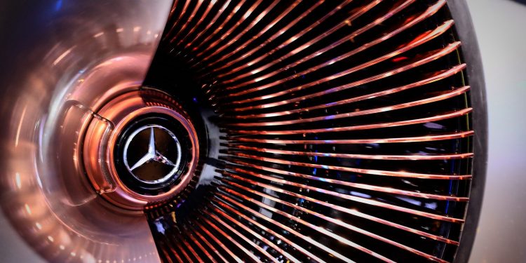 Mercedes volta aos anos 30 com o Vision EQ Silver Arrow! 48