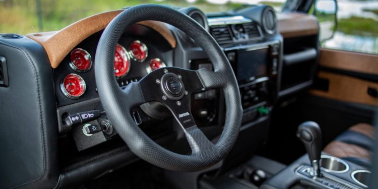 Land Rover Defender Project Evolution: "Primeira classe" com motor Corvette! 21