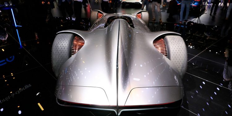 Mercedes volta aos anos 30 com o Vision EQ Silver Arrow! 63