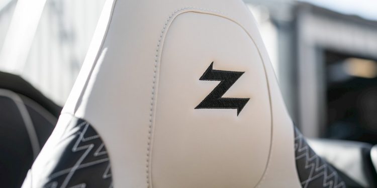 Este Aston Martin Vanquish Zagato Volante raríssimo vai a leilão! 34